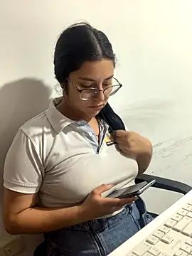 Snapshot of Velma_star chatting on 09/18/25, 11:35 Velma star online show from 09/18/25, 11:35