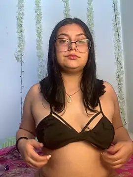 Snapshot of Velma_star chatting on 12/15/25, 03:40 Velma star online show from 12/15/25, 03:40