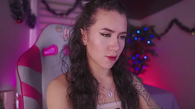 chloe moons  online show from 12/18/25, 04:33