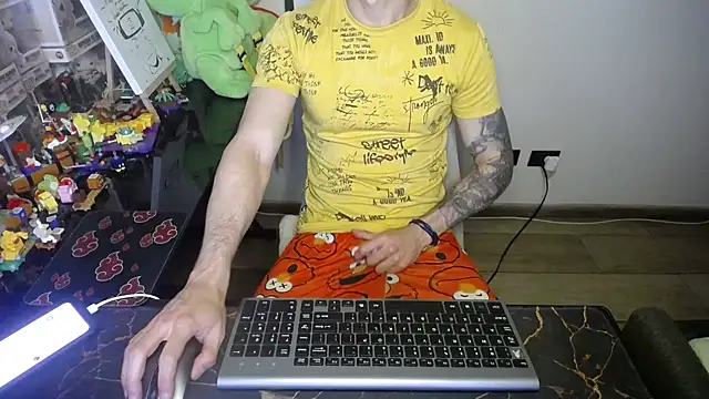 Snapshot of bossking017 chatting on 09/09/25, 04:00 bossking017 online show from 09/09/25, 04:00