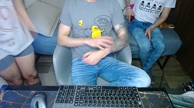 Snapshot of bossking017 chatting on 03/09/25, 10:19 bossking017 online show from 03/09/25, 10:19