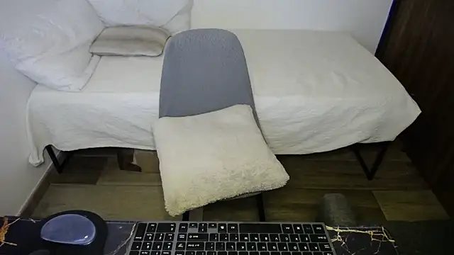 Snapshot of bossking017 chatting on 02/17/26, 05:21 bossking017 online show from 02/17/26, 05:21