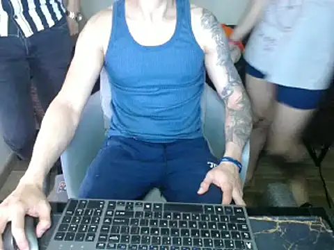 Snapshot of bossking017 chatting on 03/08/25, 09:51 bossking017 online show from 03/08/25, 09:51