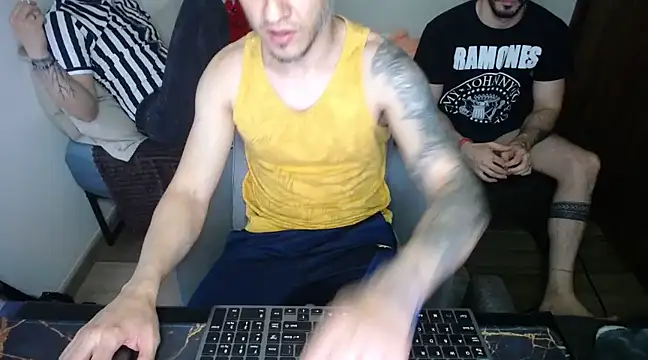 Snapshot of bossking017 chatting on 03/07/25, 08:22 bossking017 online show from 03/07/25, 08:22