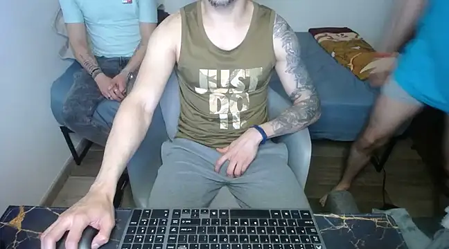 Snapshot of bossking017 chatting on 03/13/25, 09:37 bossking017 online show from 03/13/25, 09:37