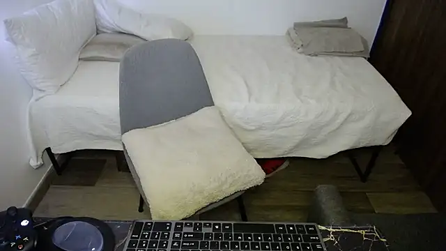 Snapshot of bossking017 chatting on 02/18/26, 07:43 bossking017 online show from 02/18/26, 07:43