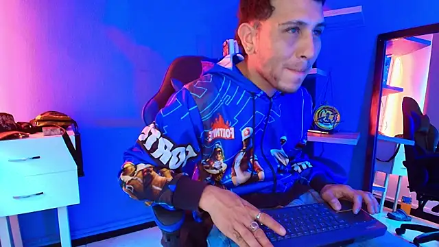 Snapshot of Thonixxx_mr chatting on 02/24/26, 07:48 Thonixxx mr online show from 02/24/26, 07:48