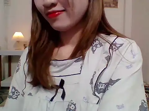 Snapshot of __Donna__ chatting on 11/13/25, 07:34 Donna online show from 11/13/25, 07:34