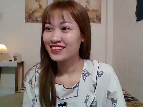 Snapshot of __Donna__ chatting on 10/21/25, 02:49 Donna online show from 10/21/25, 02:49