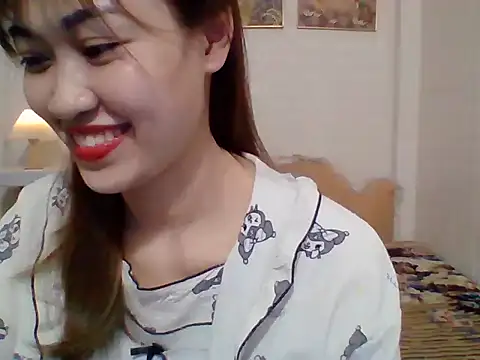 Snapshot of __Donna__ chatting on 10/14/25, 02:39 Donna online show from 10/14/25, 02:39