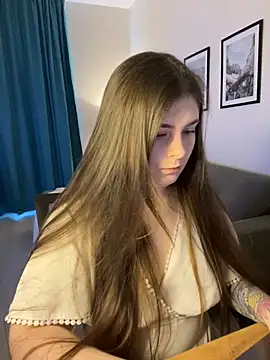 Lovely Waifu online show from 04/08/26, 11:22