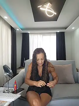 Snapshot of evasweett__ chatting on 06/20/26, 03:39 evasweett online show from 06/20/26, 03:39