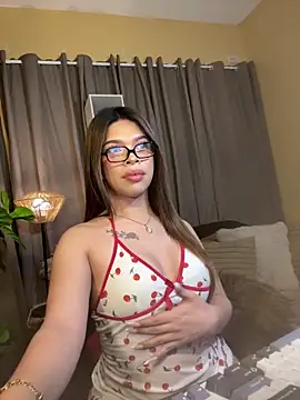 Snapshot of Nyxie_luxx chatting on 04/02/26, 01:07 Nyxie luxx online show from 04/02/26, 01:07