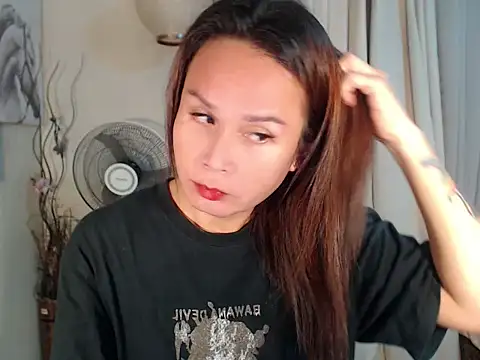 holly bitch online show from 04/06/26, 01:23