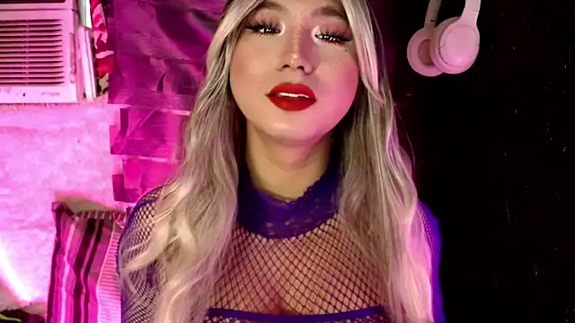 UrhotlucyTS online show from 12/16/25, 07:12