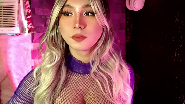 UrhotlucyTS online show from 11/13/25, 05:55