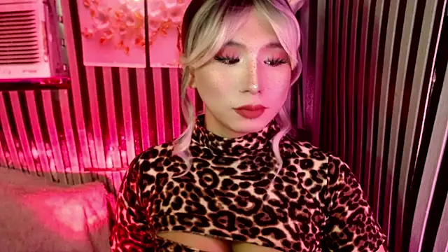 UrhotlucyTS online show from 05/05/26, 07:00