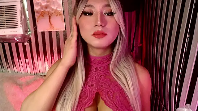 Snapshot of UrhotlucyTS chatting on 07/18/26, 05:49 UrhotlucyTS online show from 07/18/26, 05:49