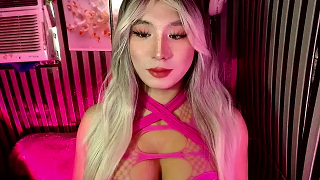 UrhotlucyTS online show from 04/07/26, 06:04