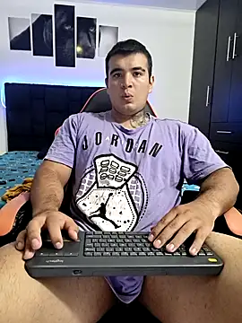 Snapshot of thiago__cp01 chatting on 10/12/25, 06:37 thiago  cp01 online show from 10/12/25, 06:37