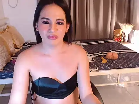 Snapshot of MaliaWang06 chatting on 09/17/25, 12:01 MaliaWang06 online show from 09/17/25, 12:01