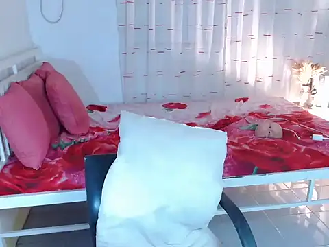 Snapshot of MaliaWang06 chatting on 10/18/25, 05:20 MaliaWang06 online show from 10/18/25, 05:20