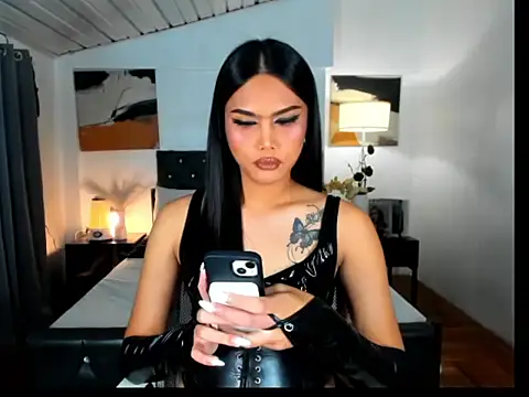 CallaWang online show from 12/01/25, 07:15