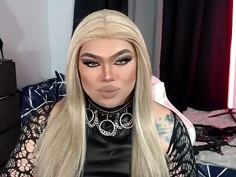 Snapshot of michellevixen922 chatting on 10/30/25, 04:37 michellevixen922 online show from 10/30/25, 04:37