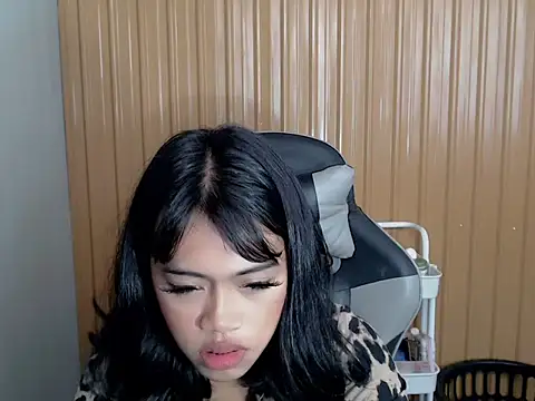 urcurlydiva online show from 04/15/26, 05:13