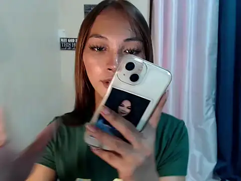 Snapshot of Simi_Ipit chatting on 05/04/26, 02:42 Simi Ipit online show from 05/04/26, 02:42