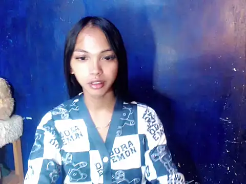 Snapshot of Simi_Ipit chatting on 04/19/26, 06:21 Simi Ipit online show from 04/19/26, 06:21