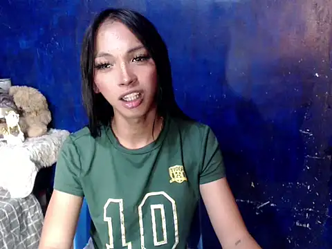Snapshot of Simi_Ipit chatting on 04/23/26, 01:24 Simi Ipit online show from 04/23/26, 01:24