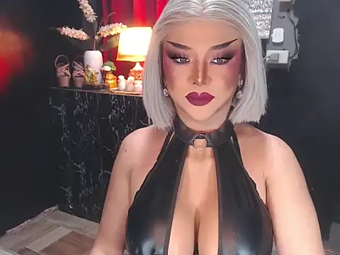 xAuroraRobinsx online show from 06/23/26, 12:47
