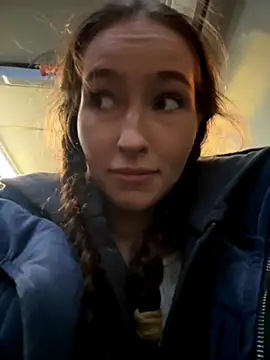 Snapshot of SnappyHappy chatting on 10/01/25, 04:22 SnappyHappy online show from 10/01/25, 04:22
