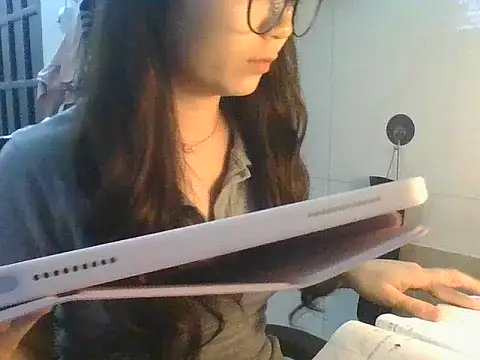 Linzly online show from 10/31/25, 02:52