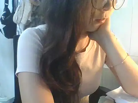 Linzly online show from 10/17/25, 02:26