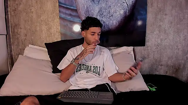 Thiagoferreti online show from 05/08/26, 03:43