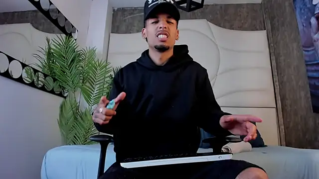 Thiagoferreti online show from 10/27/25, 07:37