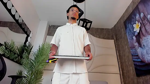 Thiagoferreti online show from 10/17/25, 03:21