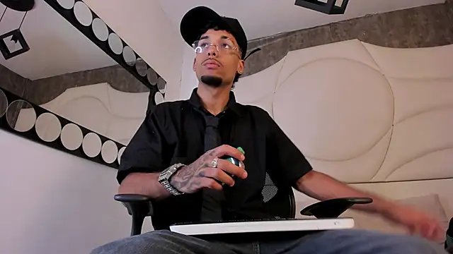 Thiagoferreti online show from 10/02/25, 03:43