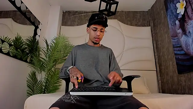 Thiagoferreti online show from 10/13/25, 03:19