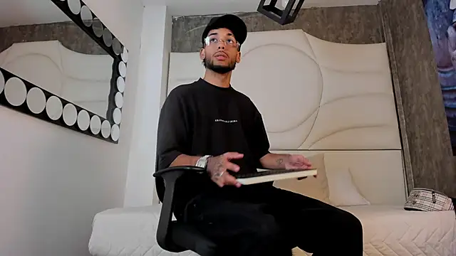 Thiagoferreti online show from 10/01/25, 03:22