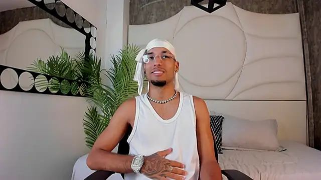 Thiagoferreti online show from 10/15/25, 03:38