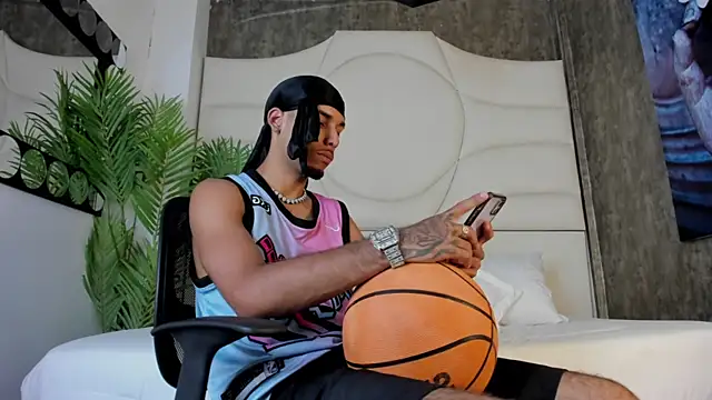 Thiagoferreti online show from 10/29/25, 07:24