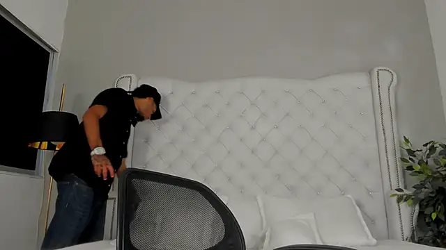 Thiagoferreti online show from 10/24/25, 09:36