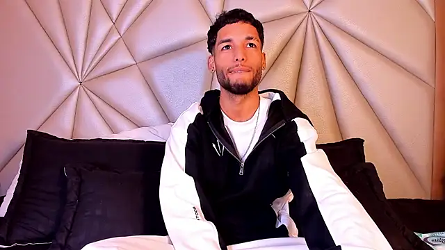 Thiagoferreti online show from 04/06/26, 01:12