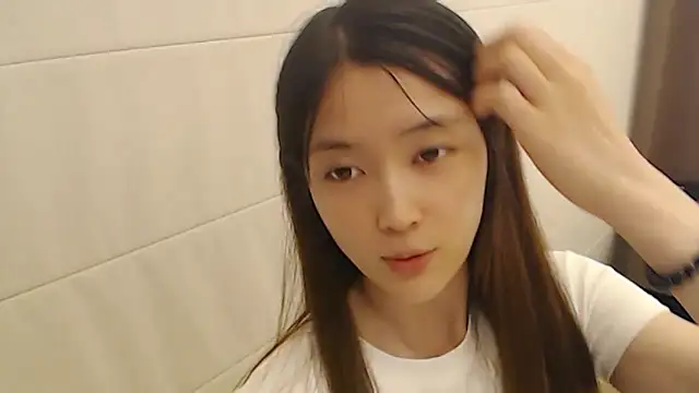 Snapshot of Mimi-cnbaby chatting on 05/14/26, 01:41 Mimi-cnbaby online show from 05/14/26, 01:41