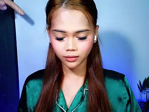 ur holly lexie online show from 11/18/25, 05:05