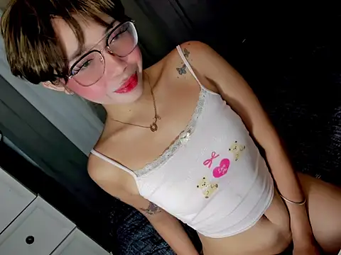 Snapshot of rian_shemale chatting on 10/11/25, 12:11 rian shemale online show from 10/11/25, 12:11