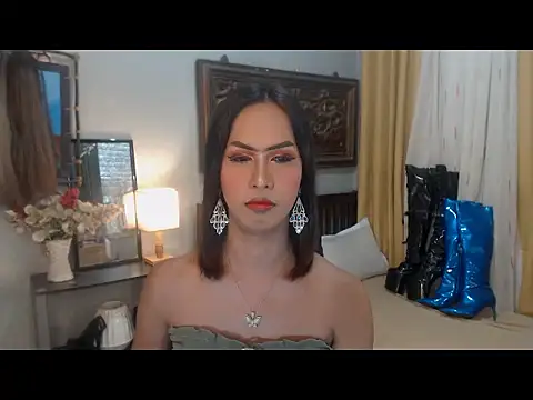 Nathalieheartt online show from 11/25/25, 03:51